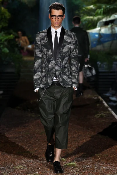 Look 26